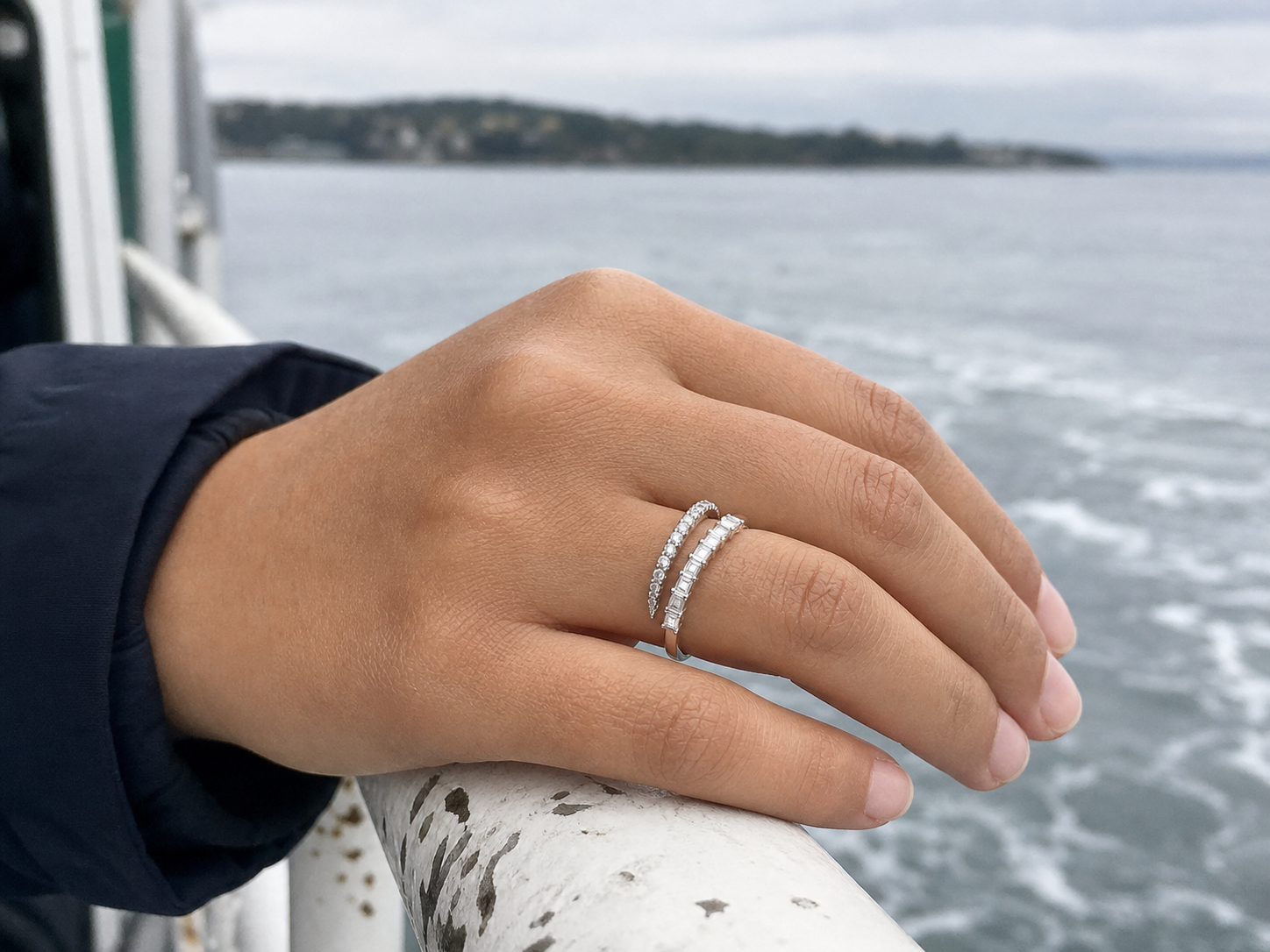 Traveller wearing the Ring Idea silver geometric open ring on a ferry crossing