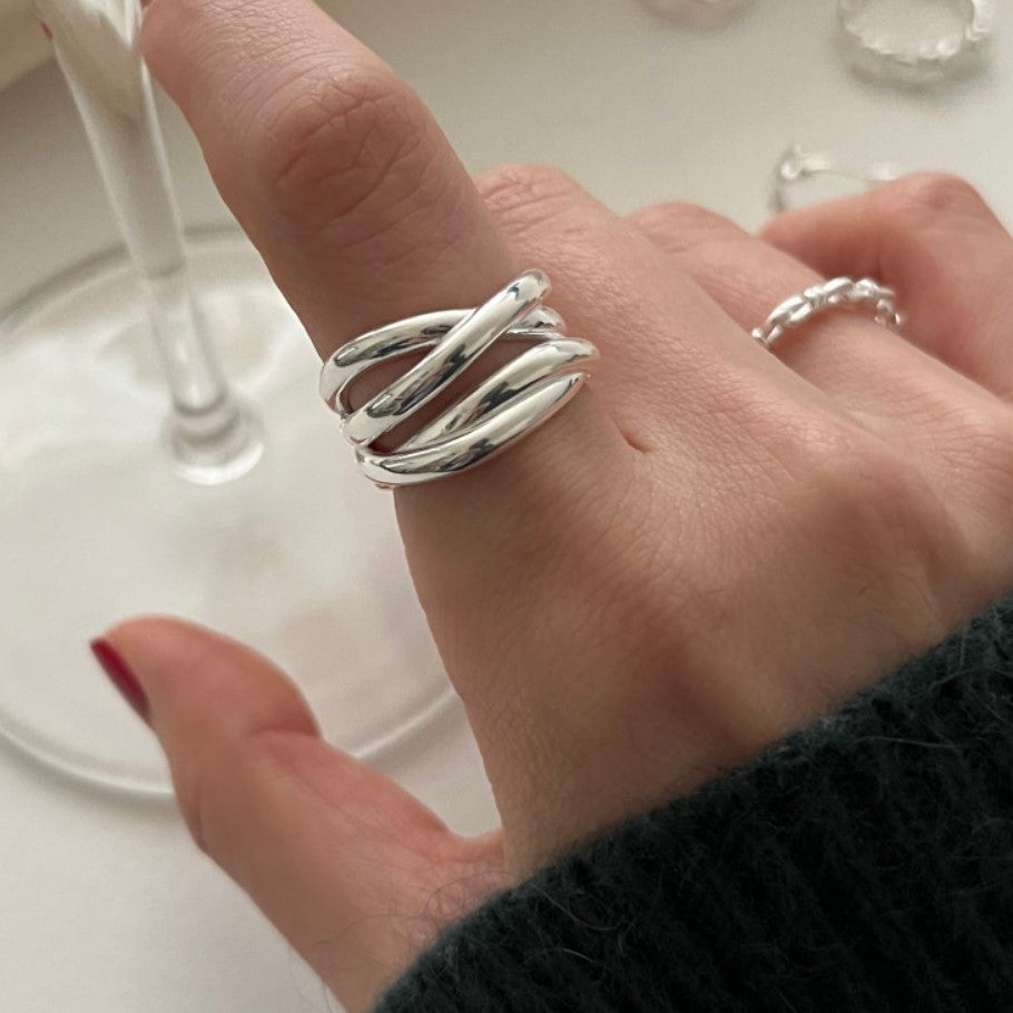 Irregular Highlight Line Crossing Ring – Everyday Gifts — 1