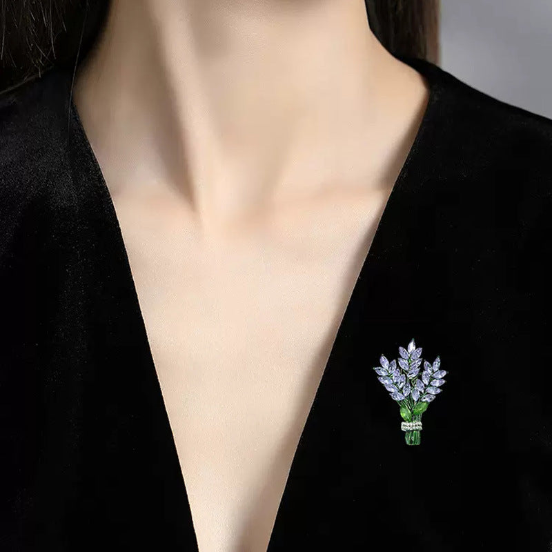 Women's Temperament Fashion Lavender Shape Brooch – Stylish Gifts — 1