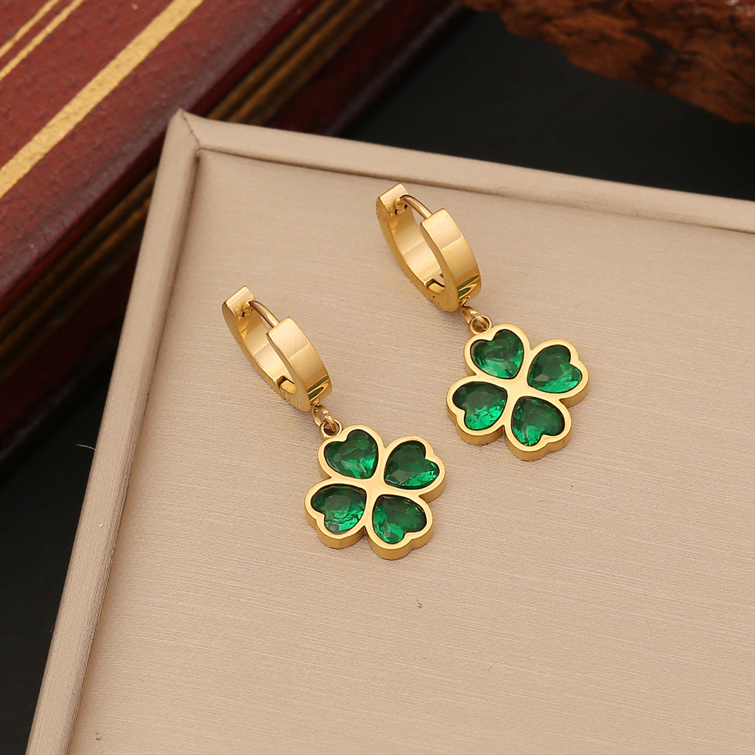 Women's Fashion Emerald Necklace Set – Jewelry Gift Ideas — 1
