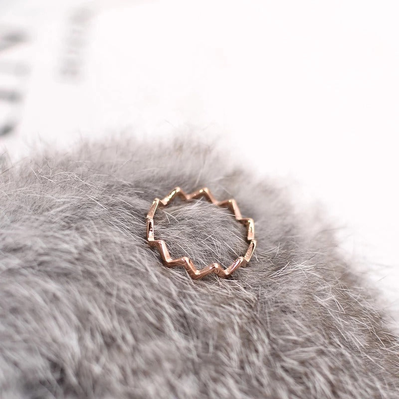 Japanese and Korean simple wave ring – Practical Gifts — 1