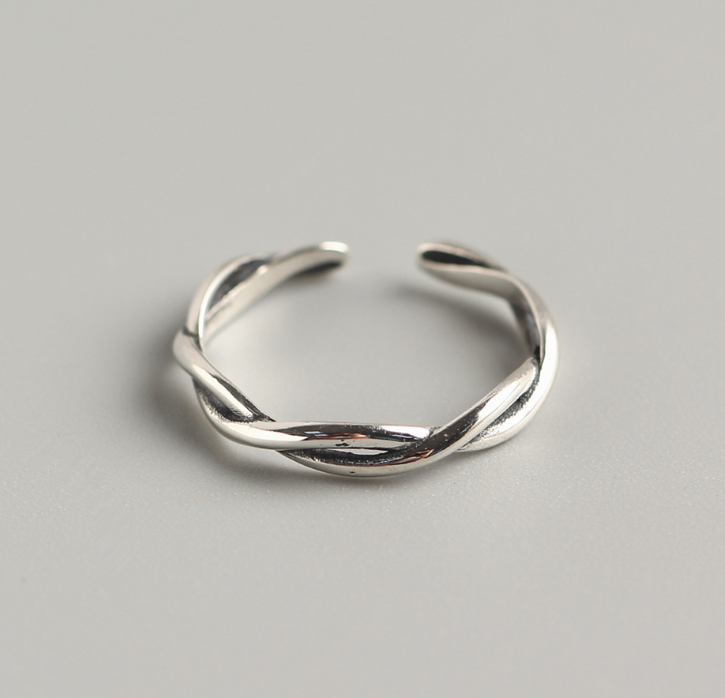 Twist and wave ring – Thoughtful Gifts — 1
