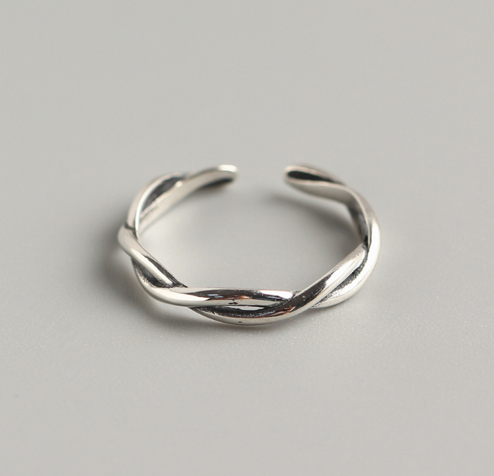 Twist and wave ring – Thoughtful Gifts — 1