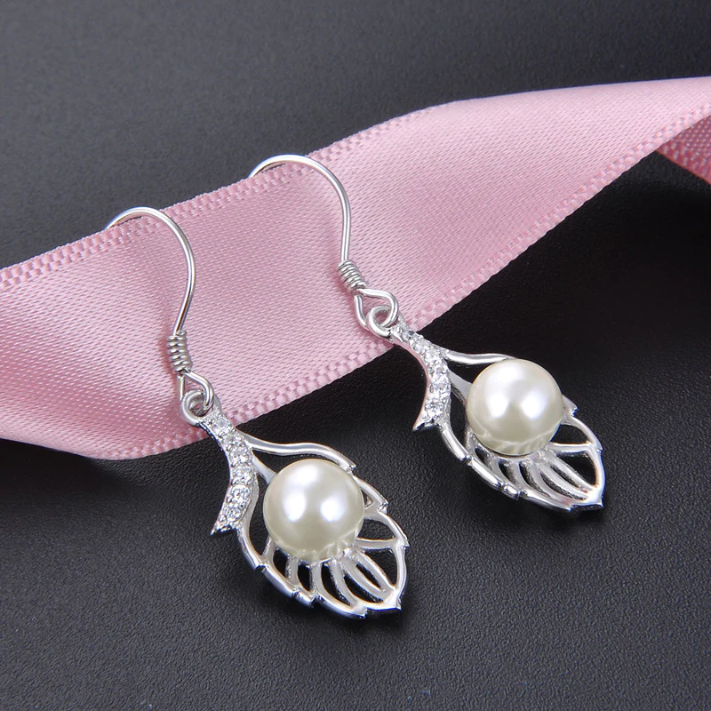 Eloquent Leaflet Pearl Earrings – Unique Gift Ideas — 1