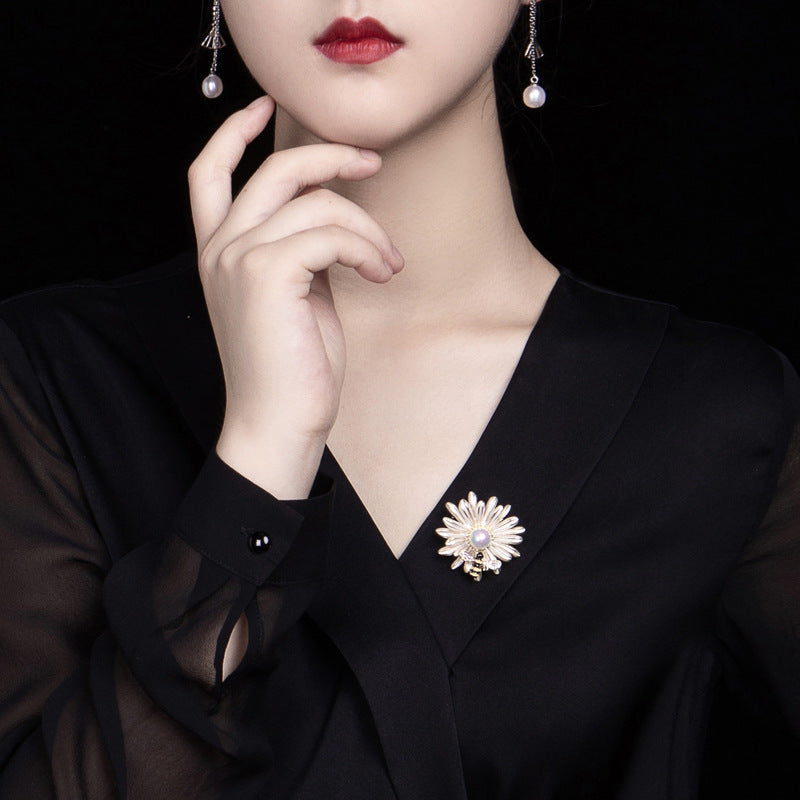 Real Pearl Corsage Fashion Wild Flower Bee Brooch – Stylish Gifts — 1