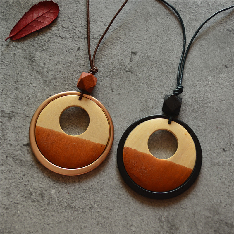 Geometric circle wood chip necklace – Jewelry Gift Ideas — 1