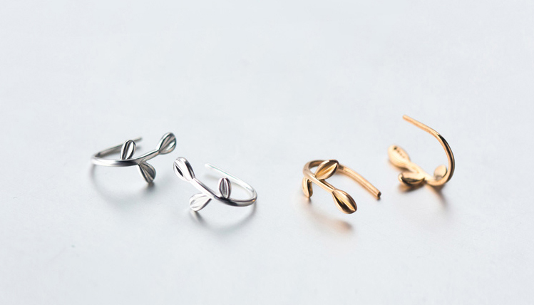 Silver leaf earrings – Practical Gifts — 1