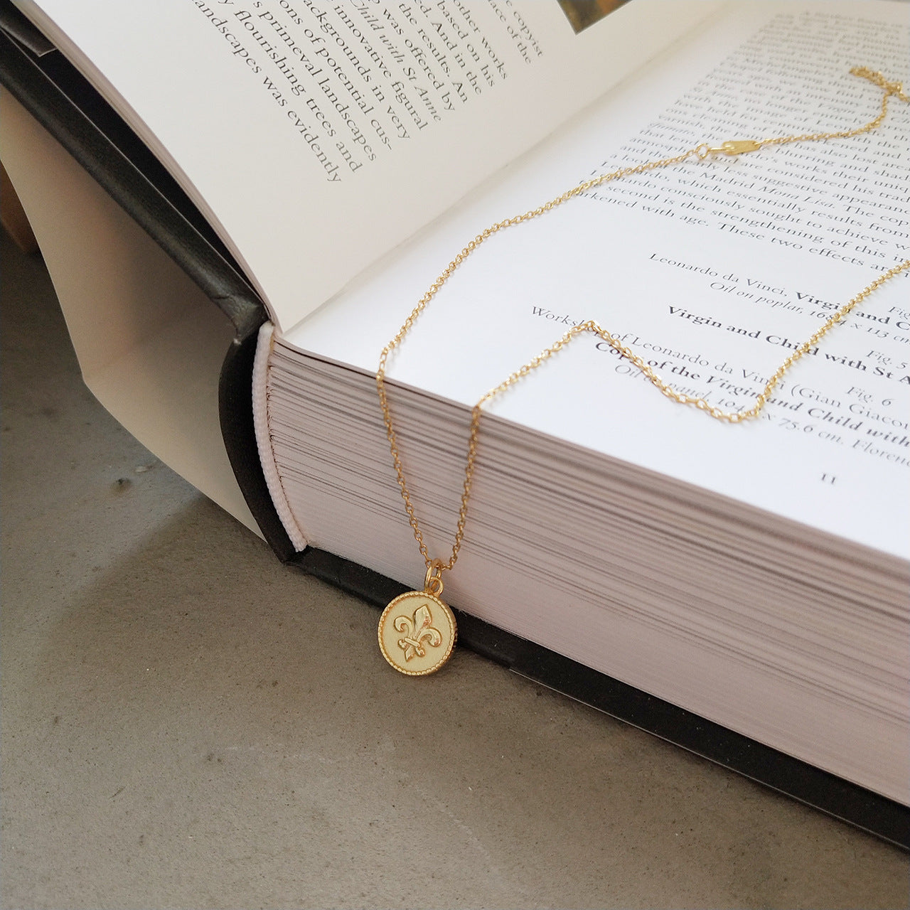 Scout Flower Golden Necklace – Jewelry Gift Ideas — 1