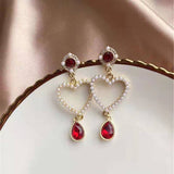 Red Wine Manor. Vintage Soft White Baroque Love – Gifts for Couples — 6
