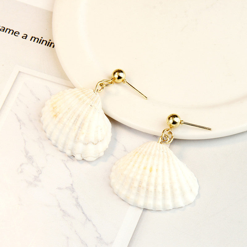 Vintage gold beads white scallop earrings – Thoughtful Gifts — 1