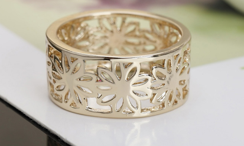 Individual pattern hollow ring – Meaningful Gifts — 1