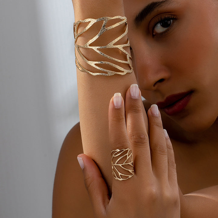 Fashion Hollowed-out Leaves Ring Bracelet Suit – Stylish Gifts — 1