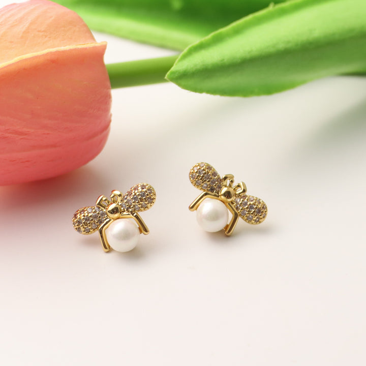 Women's Bee Pearl Grace Silver Stud Earrings – Gifts for Her — 1
