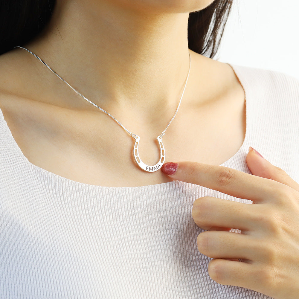 Fashion Simple Horseshoe Pendant Necklace – Jewelry Gift Ideas — 1