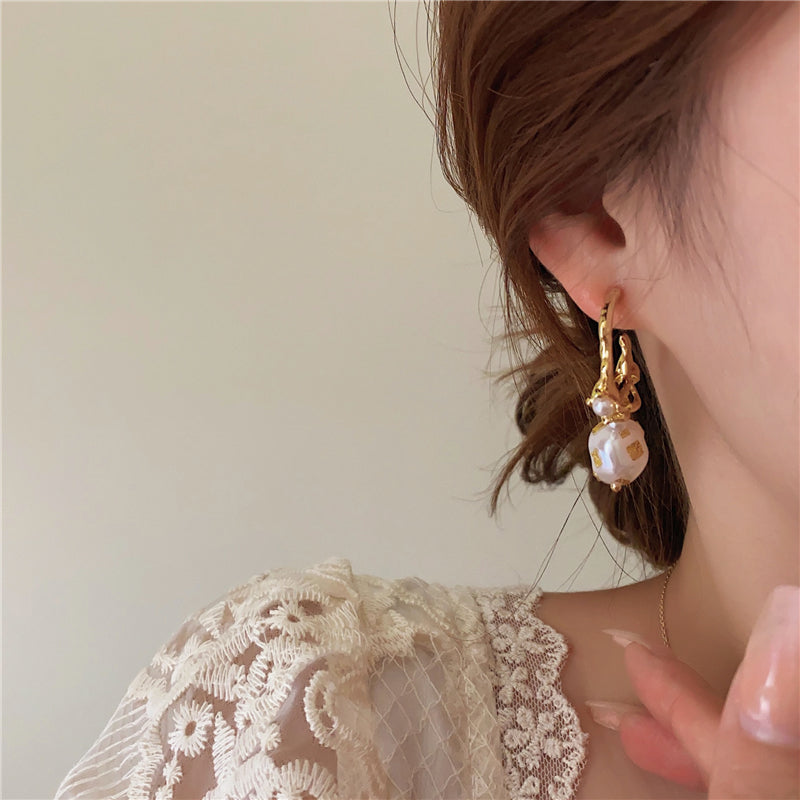 Women's Pearl Pendant C Earrings – Jewelry Gift Ideas — 1