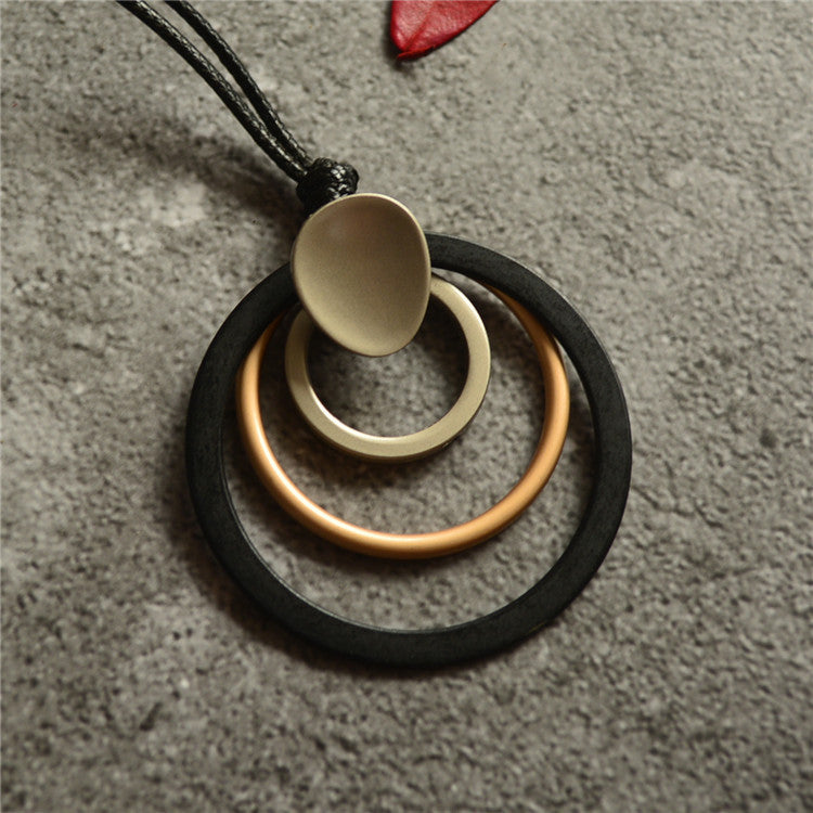 Women's Simple Circle Pendant Long Necklace – Jewelry Gift Ideas — 1