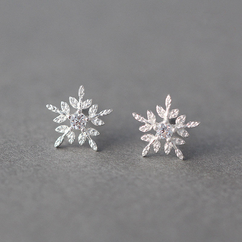Lovely Temperament Snowflake Diamond Earrings – Holiday Gift Ideas — 1