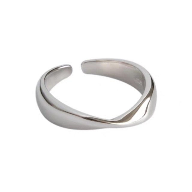 Twisted line ring – Surprise Gifts — 1