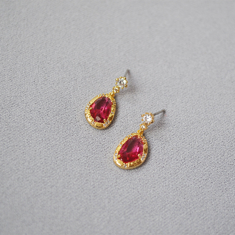 Simple and compact earrings – Thoughtful Gifts — 1