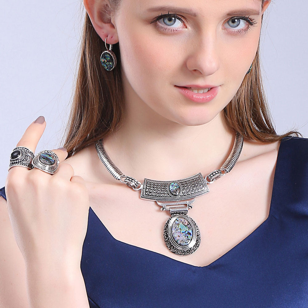 Natural color shell collar – Meaningful Gifts — 1