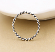 Circle twist ring – Meaningful Gifts — 1