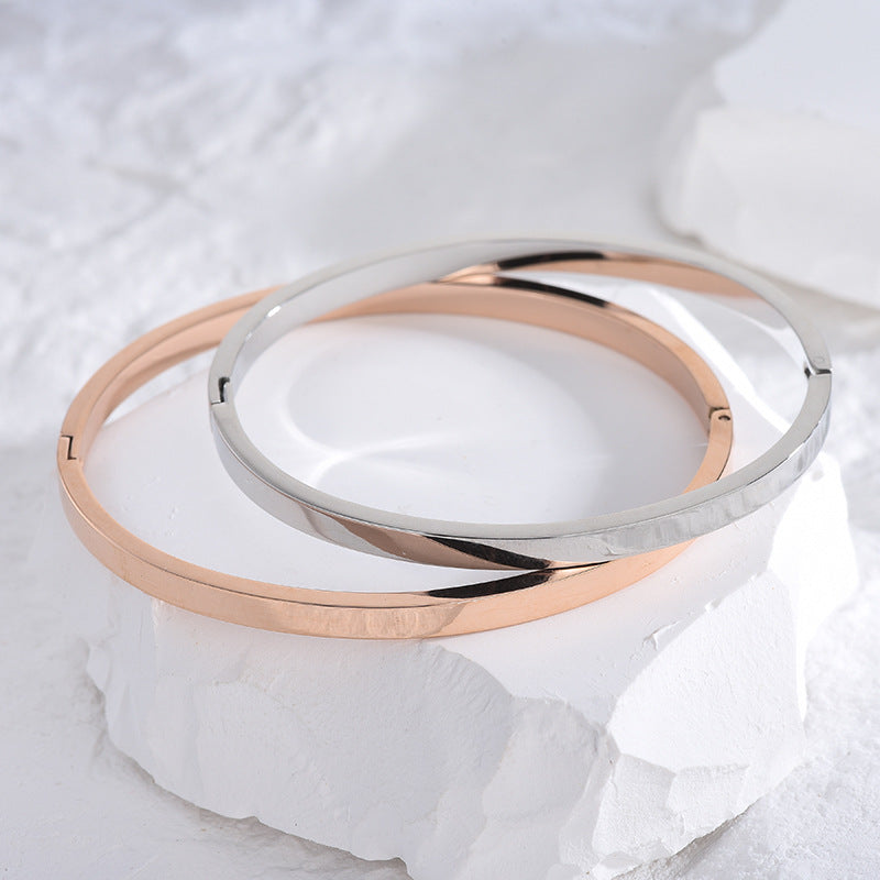 Small Snap Buckle Oval Bracelet In Titanium – Jewelry Gift Ideas — 1