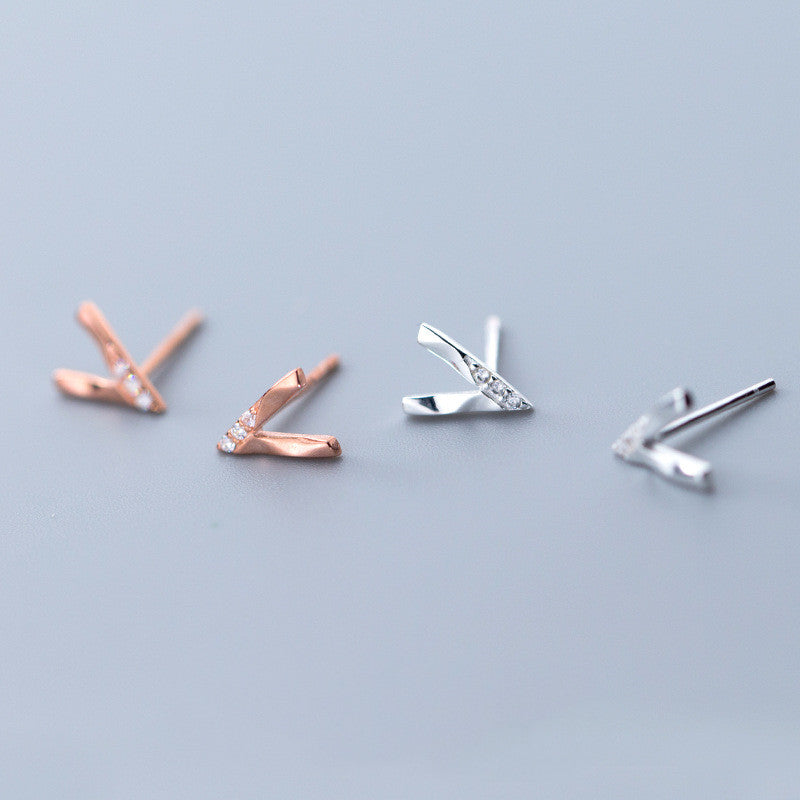 Insert diamond V stud – Gift Ideas — 1