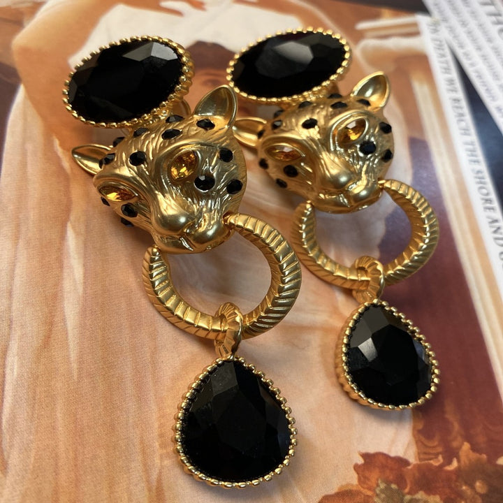 Heavy Industry Retro Embossed Matte Gold Ear Clip – Holiday Gift Ideas — 1