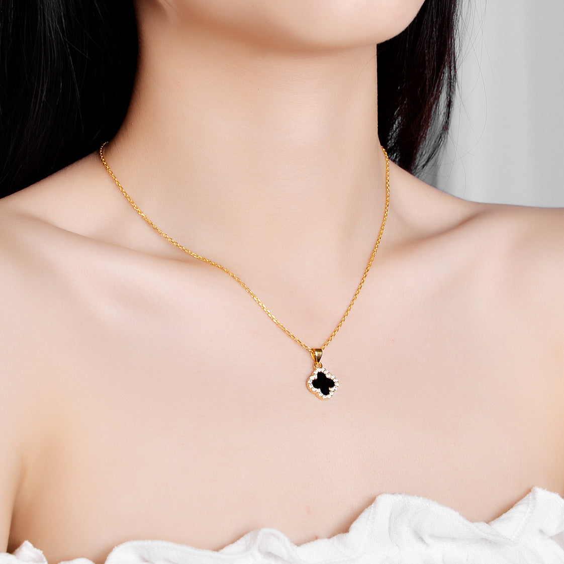 Silver Four-leaf Clover Necklace Pendant Women's – Jewelry Gift Ideas — 1