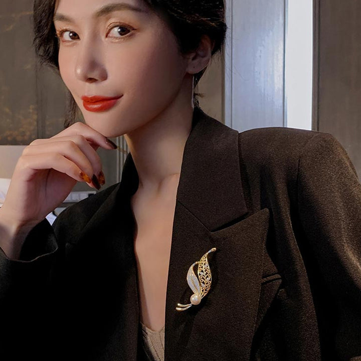 Leaf Anti-glare Buckle Brooch Female Pearl Fixed – Jewelry Gift Ideas — 1