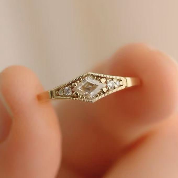 Simple Fashion Square Diamond Golden Ring Creative – Stylish Gifts — 1