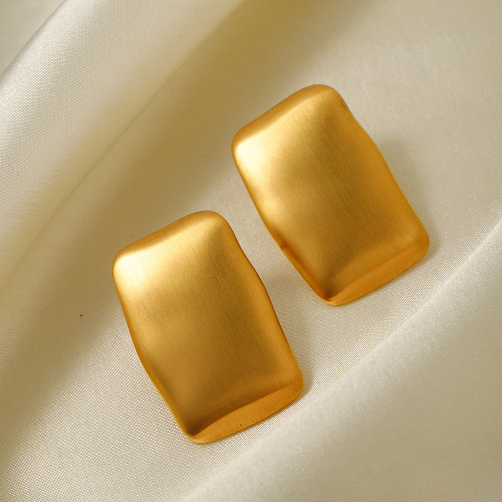 Retro 18K Gold Rectangular Matte Brushed Earrings – Thoughtful Gifts — 1