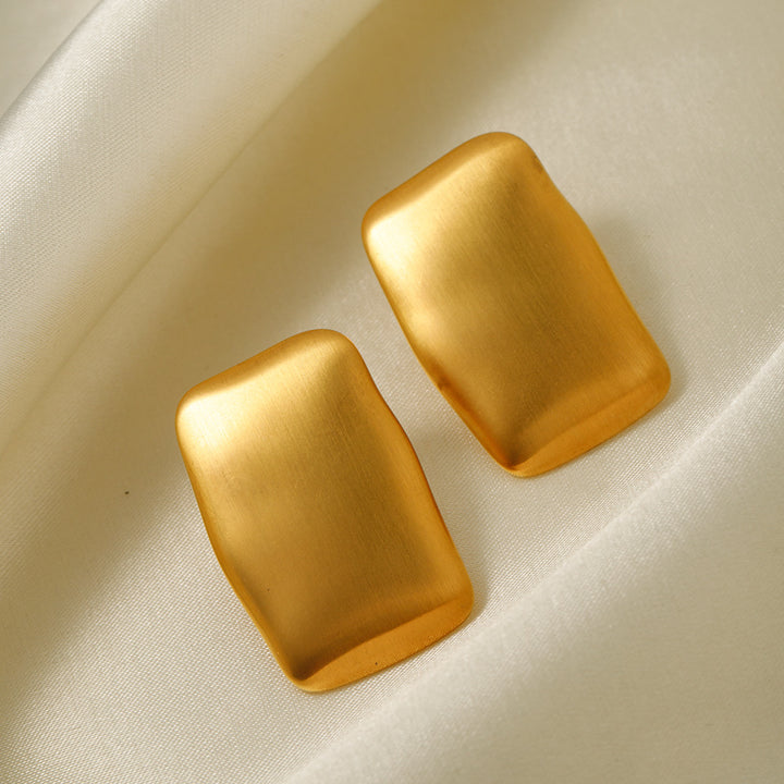 Retro 18K Gold Rectangular Matte Brushed Earrings – Thoughtful Gifts — 1