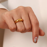 18K Gold-plated Curved Plain Ring – Holiday Gift Ideas — 3