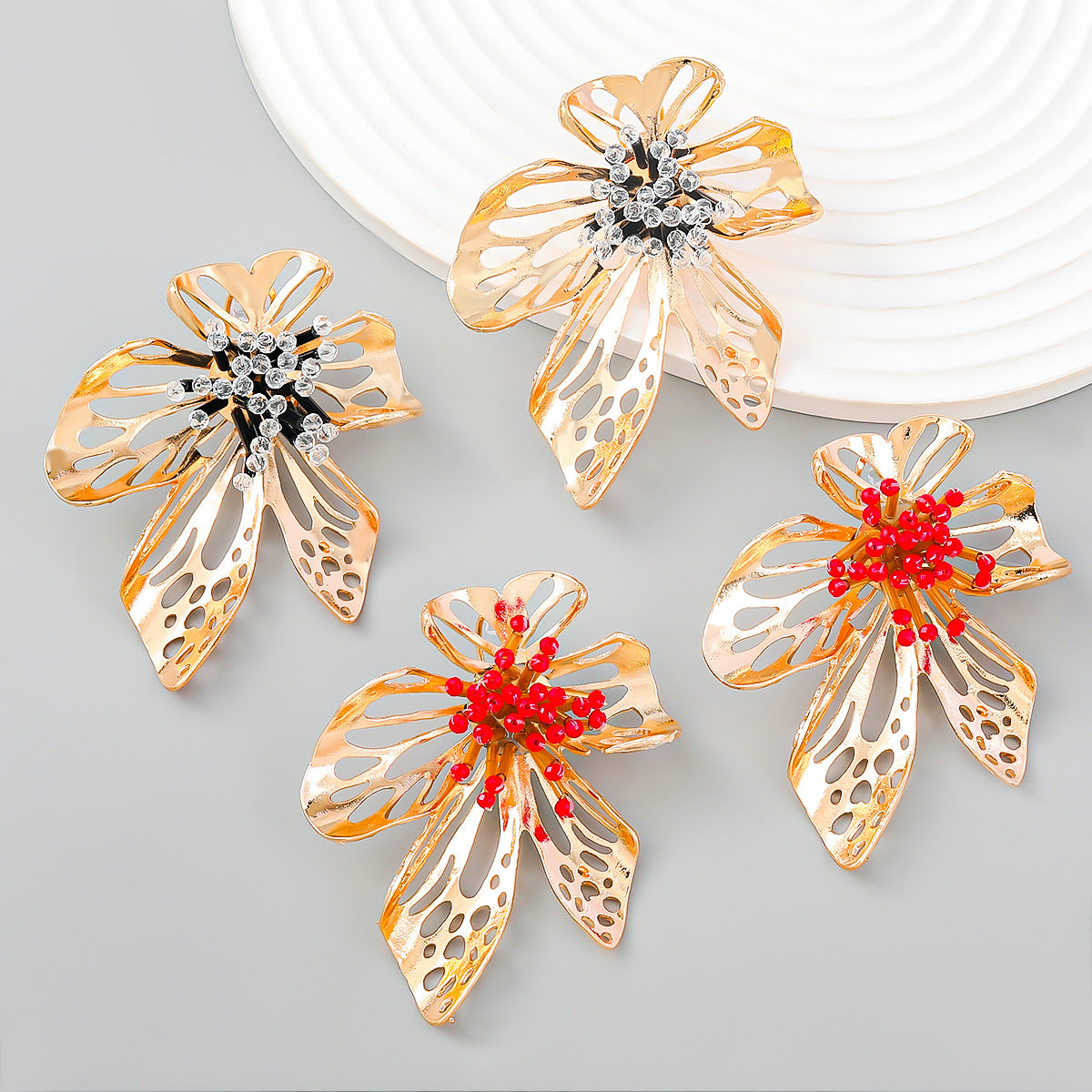 Women's Fashion Vintage Alloy Floral Earrings – Stylish Gifts — 1