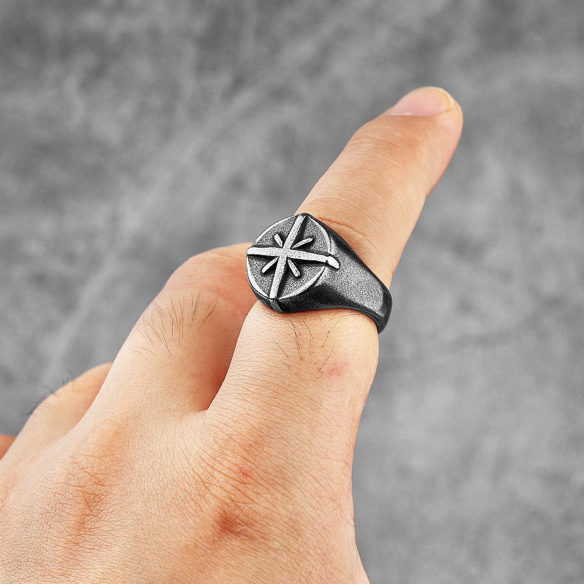 Geometric Vintage Titanium Men's Compass Ring – Gifts for Him — 1