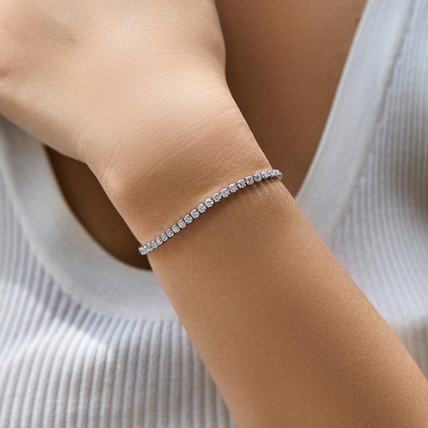 Fashion Women's Exquisite Tennis Bracelet – Stylish Gifts — 1