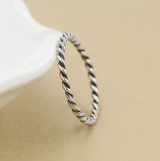 Circle twist ring – Meaningful Gifts — 2
