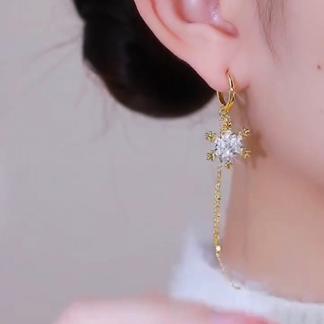 Women's Fashionable Snowflake Tassel Earrings – Gifts for Her — 1