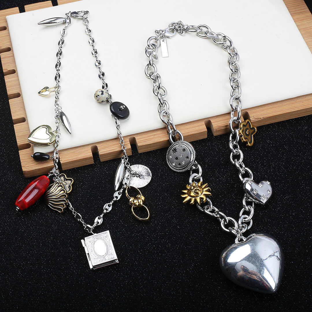 Thick Chain Vintage Distressed Big Heart Pendant – Jewelry Gift Ideas — 1