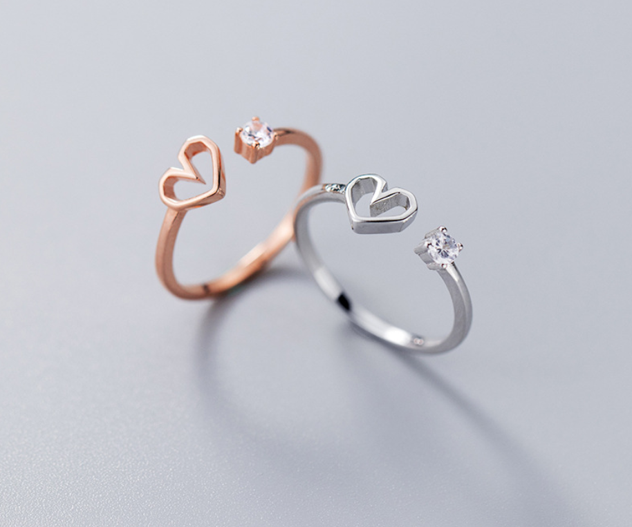 Diamond-shaped hollow ring – Holiday Gift Ideas — 1