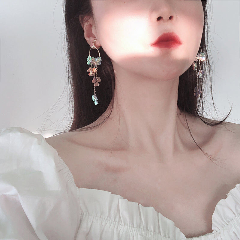 Fourleaf Grass Flower Ring Tassel Earrings – Stylish Gifts — 1