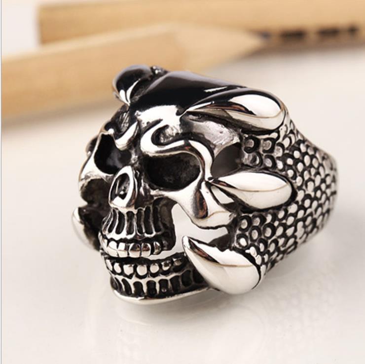 Luminous Skull Spike Stallone's Expendables Ring – Practical Gifts — 1