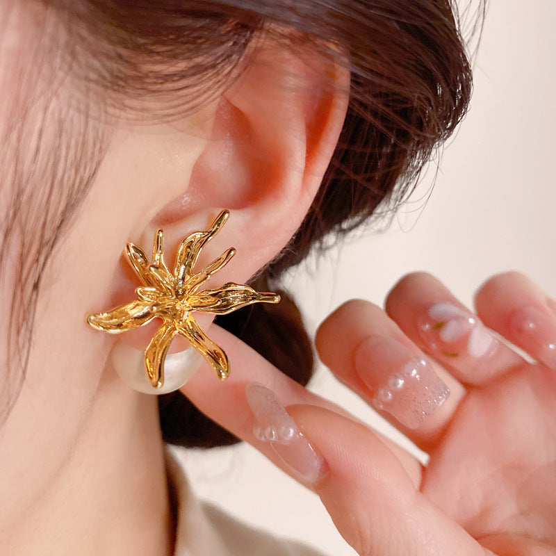 Personalized Cold Style Metal Flower Exaggerated Pearl – Stylish Gifts — 1