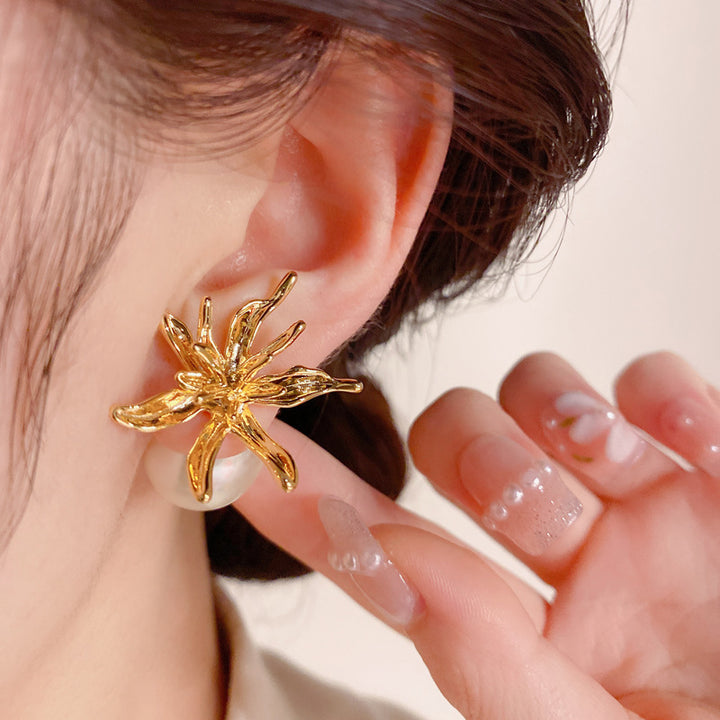 Personalized Cold Style Metal Flower Exaggerated Pearl – Stylish Gifts — 1