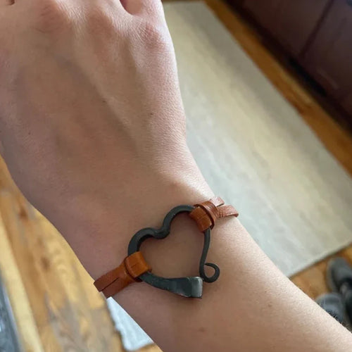 Chinese Style Handmade Love Horseshoe Bracelet – Stylish Gifts — 1