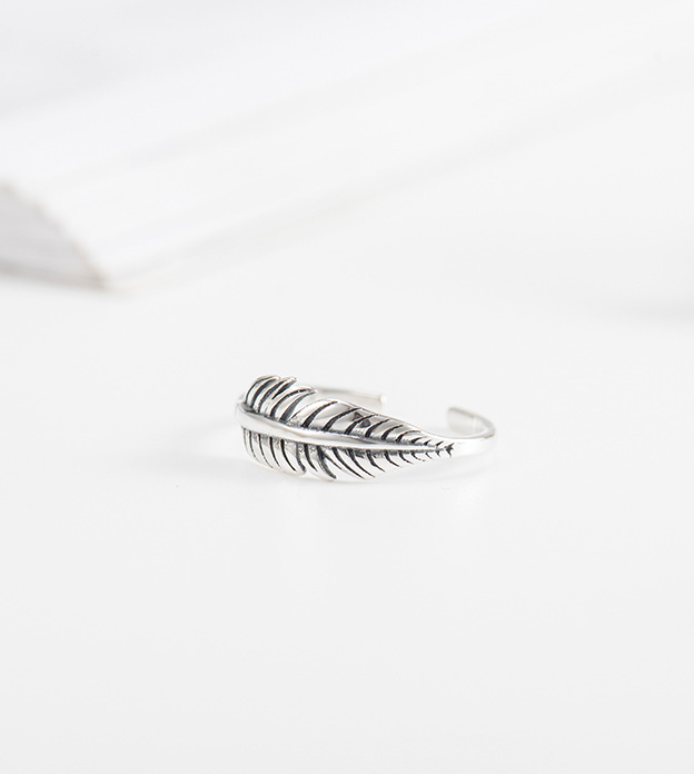 Vintage leaf ring – Small Gift Ideas — 1