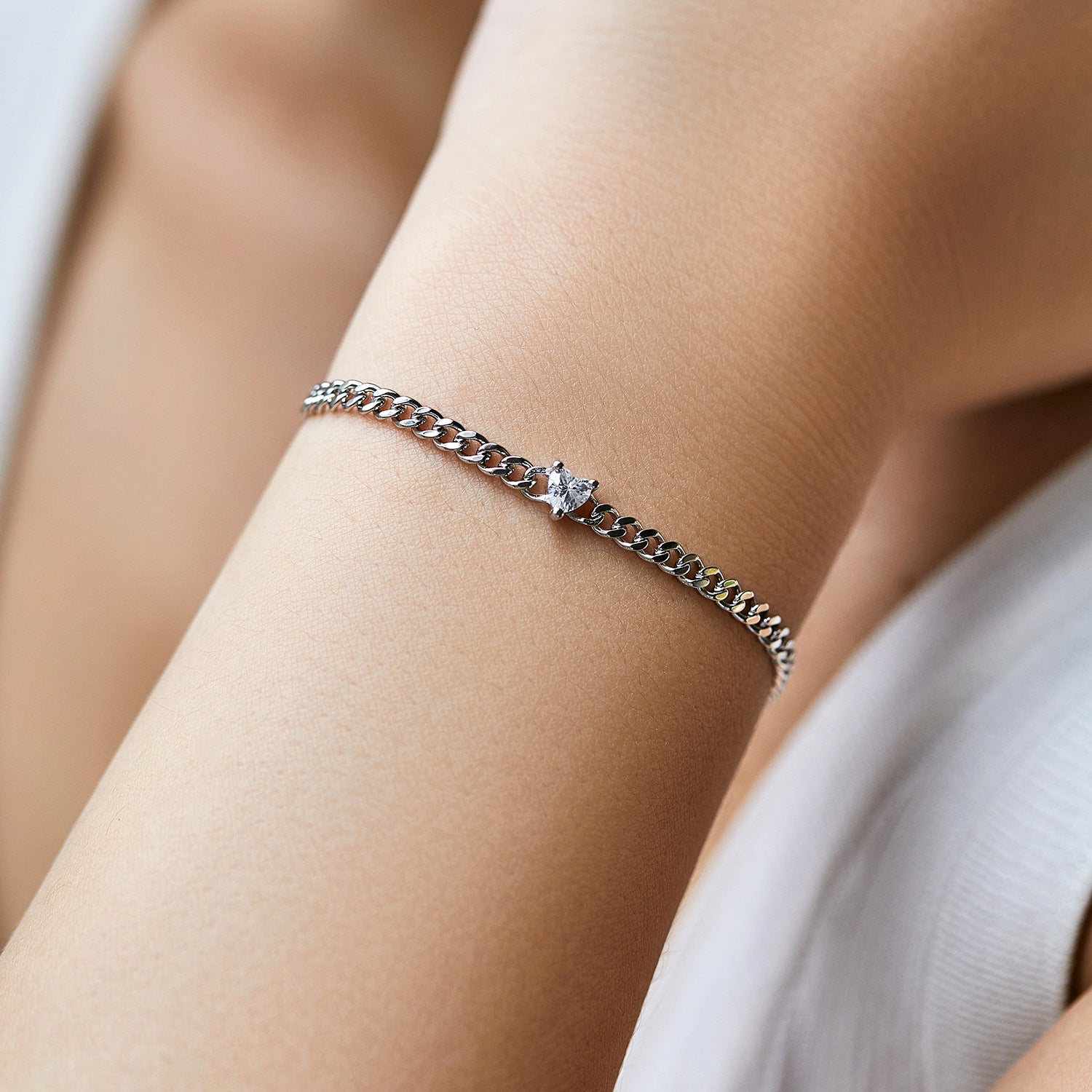 Fashion Single Diamond Heart Bracelet Women – Stylish Gifts — 1