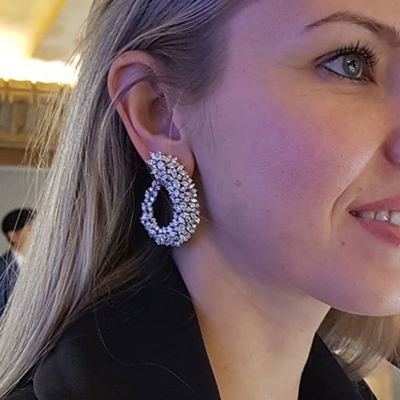 Fashion High-end Atmospheric Leaf Earrings – Stylish Gifts — 1