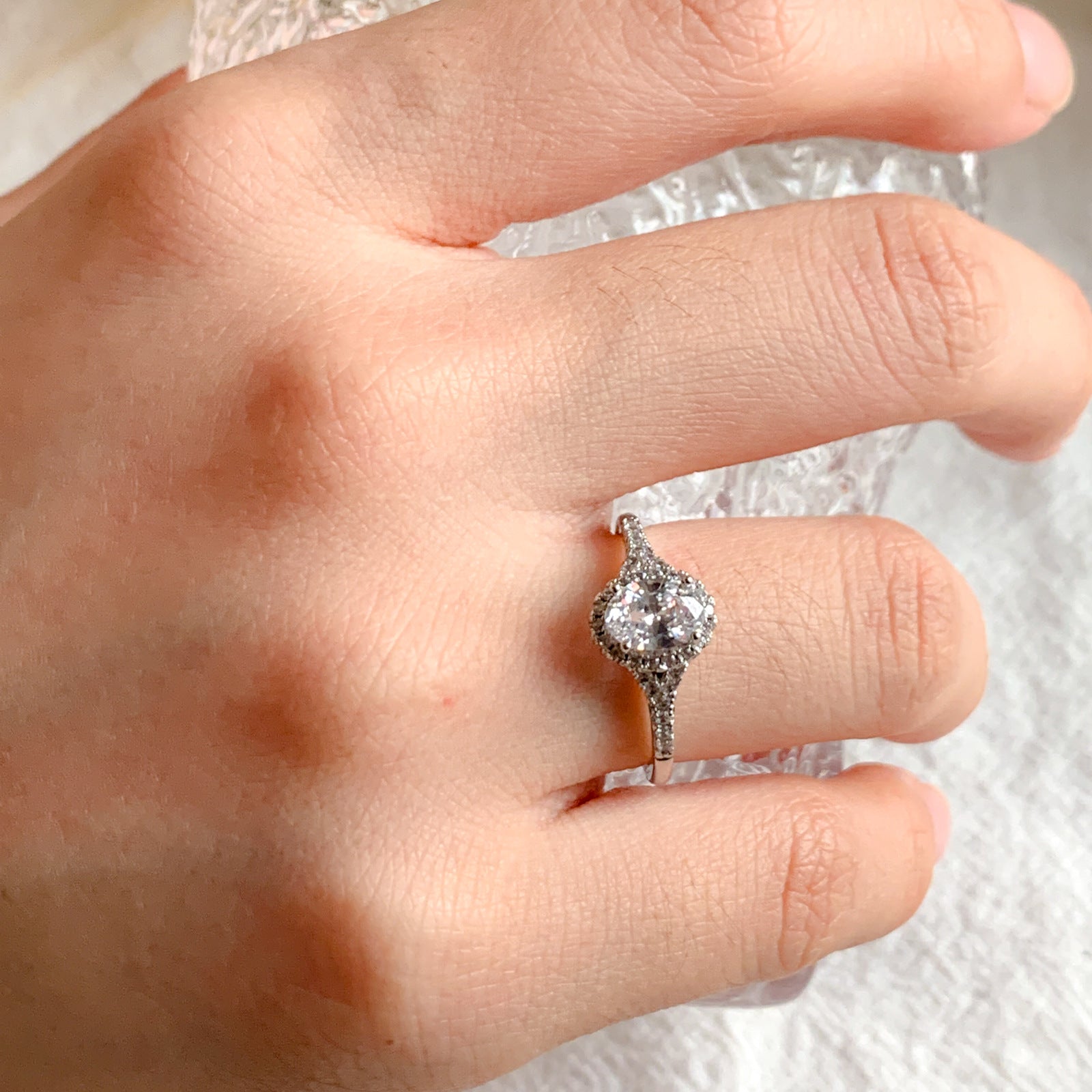 Elegant Goose Egg Oval Zircon Diamond Ring – Meaningful Gifts — 1